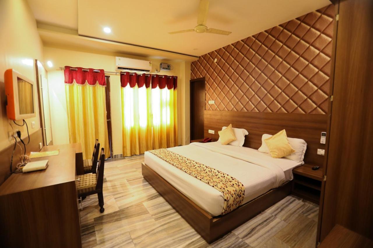 ורנאסי Hotel Vishwanath מראה חיצוני תמונה