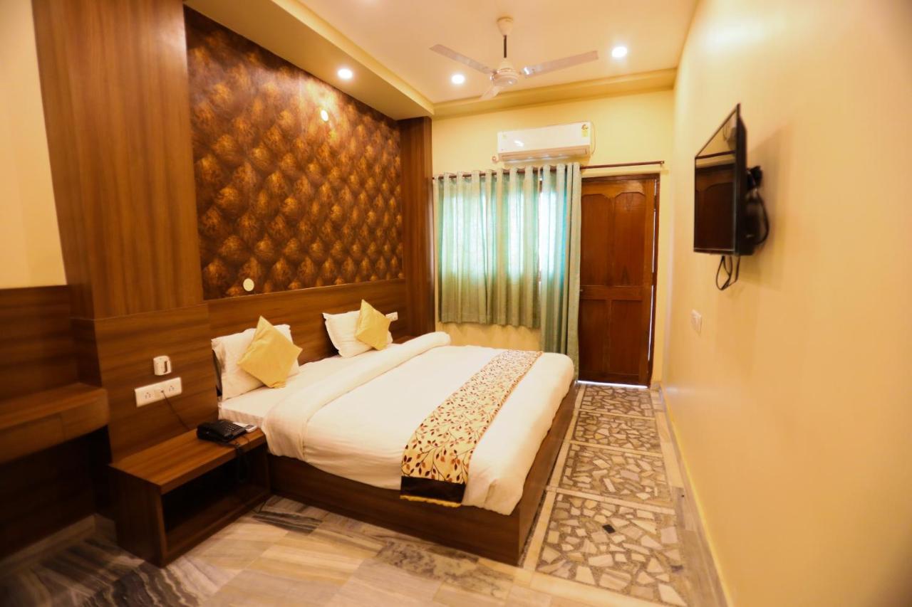 ורנאסי Hotel Vishwanath מראה חיצוני תמונה