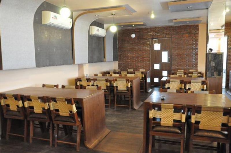 ורנאסי Hotel Vishwanath מראה חיצוני תמונה